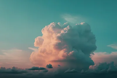 戏剧性天空下的柔和色彩美景
